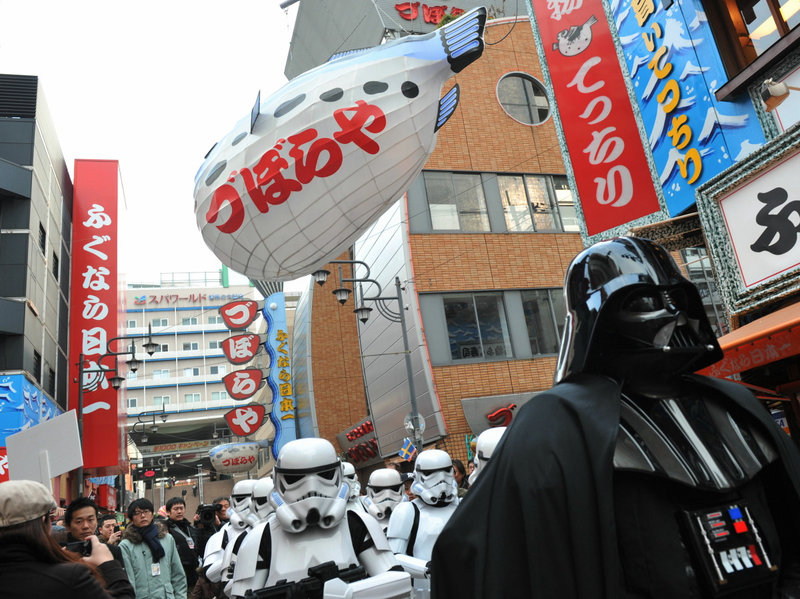 Illustration for article titled Darth Vader Invades South Osaka (Noooooooooo!)